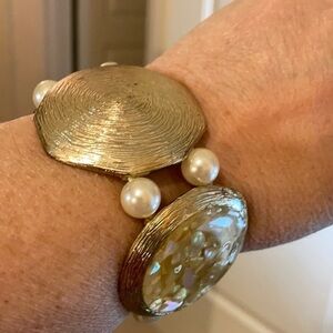 Gold tone hammered textured and mosaic lucite with faux pearl bracelet
